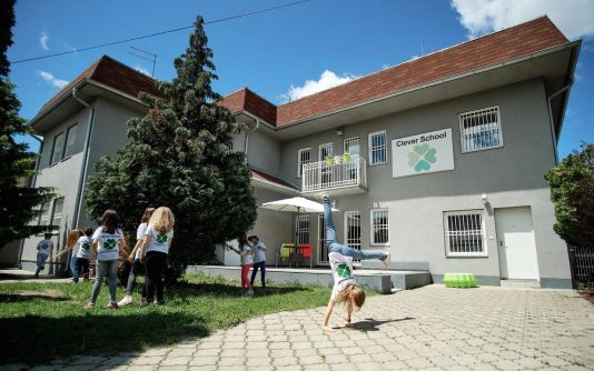 Zgrada Clever škole u Novom Sadu